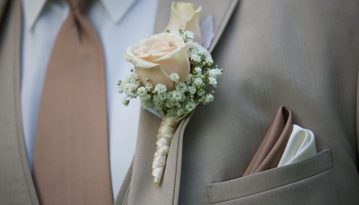 Cần lưu ý một số nguyên tắc khi chọn hoa cài áo đám cưới
