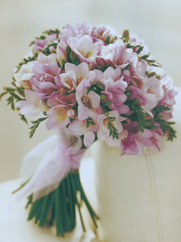 Bó hoa cưới từ hoa lan nam phi đơn giản mà tinh tế