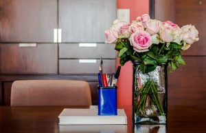 Cách chọn loại hoa phong thủy cho văn phòng