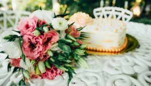 Combo hoa và bánh kem sinh nhật nhân đôi niềm vui