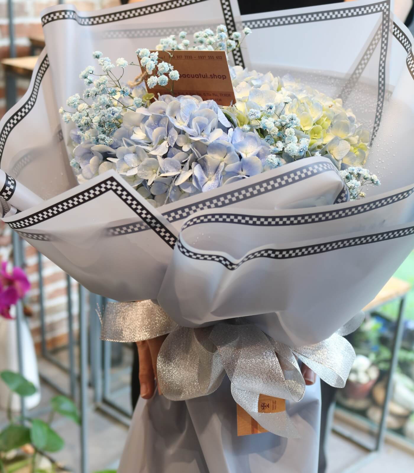 Bó hoa cẩm tú cầm xanh xinh đẹp