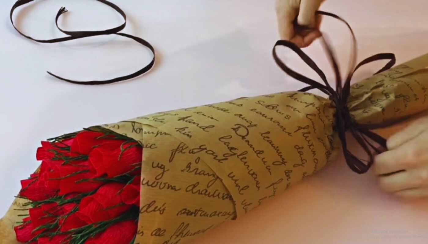 Cách làm bó hoa bằng giấy nhún